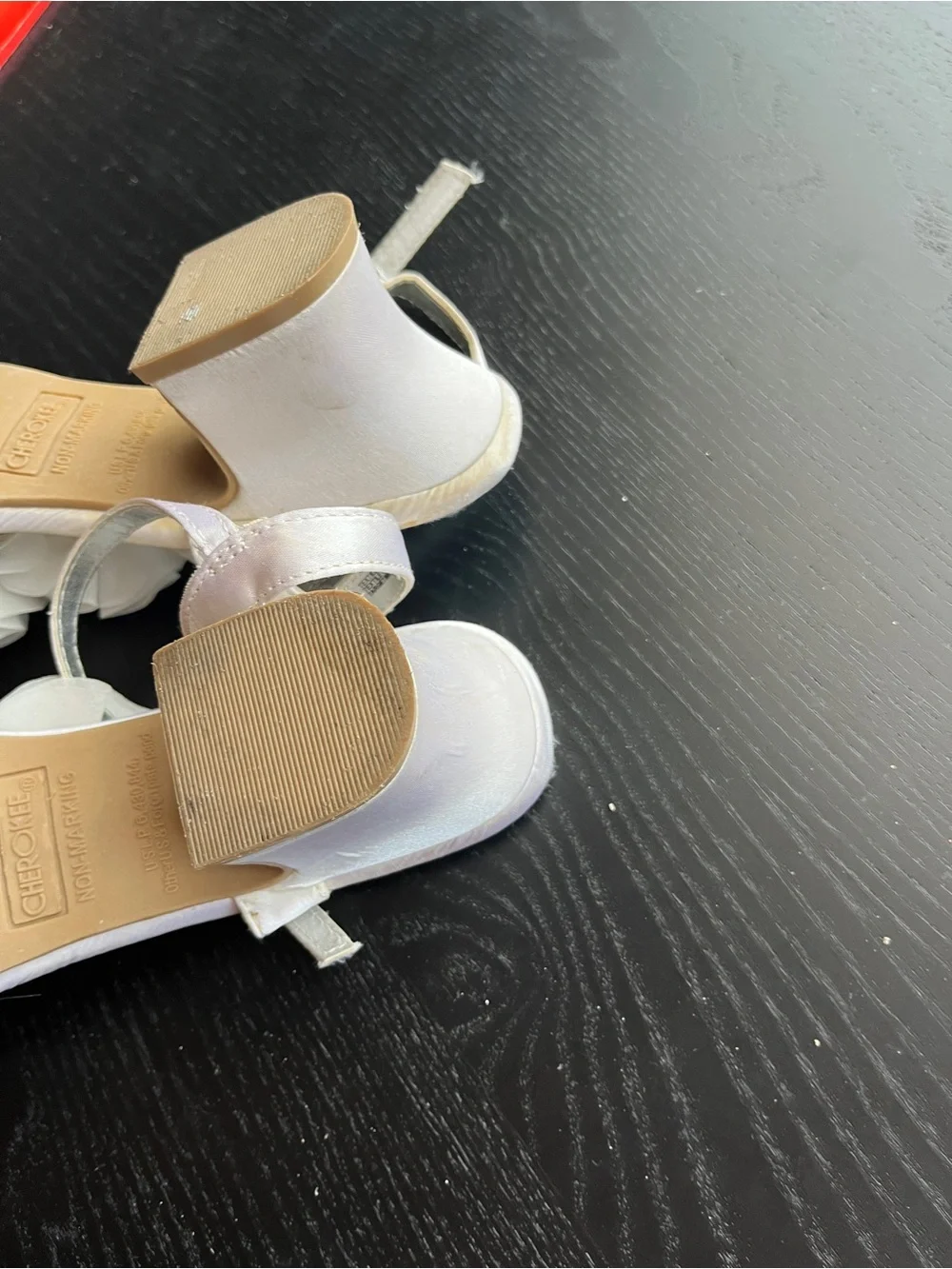 Cherokee White Faux Silk Flower Rhinestone Block Heel Sandals Dress Shoes Size 4